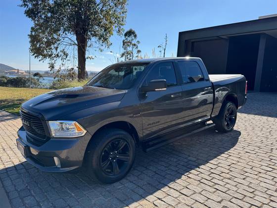 RAM CLASSIC 5.7 V8 GASOLINA LARAMIE NIGHT EDITION CD 4X4 AUTOMÁTICO